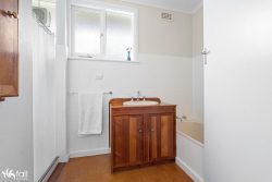 32 Roslyn Ave, Kingston Beach TAS 7050, Australia