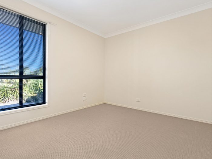 10 Golf Cres, Craignish QLD 4655, Australia