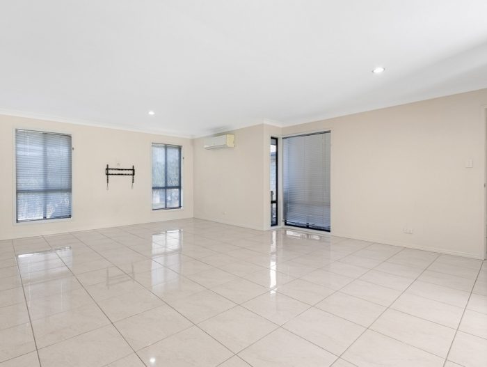 10 Golf Cres, Craignish QLD 4655, Australia