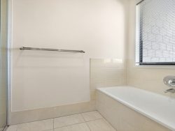 10 Golf Cres, Craignish QLD 4655, Australia