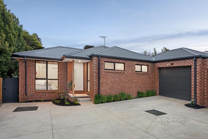 Unit 2/57 Struan Ave, Mooroolbark VIC 3138, Australia