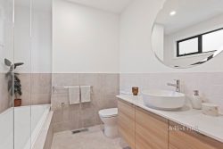 Unit 2/57 Struan Ave, Mooroolbark VIC 3138, Australia