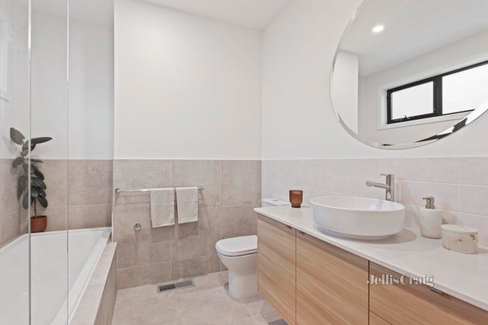 Unit 2/57 Struan Ave, Mooroolbark VIC 3138, Australia