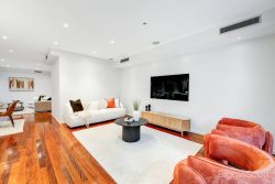 Unit 2/32 Cathcart St, Maidstone VIC 3012, Australia