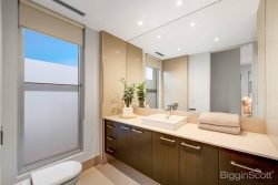 Unit 2/32 Cathcart St, Maidstone VIC 3012, Australia