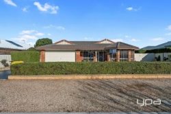 10 Suttonleigh Way, Darley VIC 3340, Australia