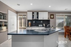 10 Suttonleigh Way, Darley VIC 3340, Australia