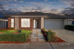 5 Tamboritha Bvd, Melton South VIC 3338, Australia