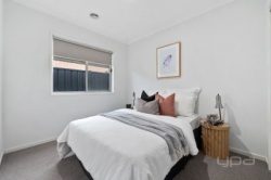 5 Tamboritha Bvd, Melton South VIC 3338, Australia