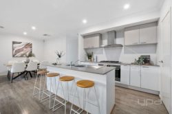 5 Tamboritha Bvd, Melton South VIC 3338, Australia