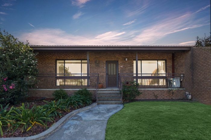 Unit 1/9 Thurralilly St, Queanbeyan East NSW 2620, Australia