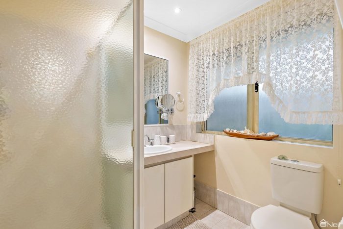8 Waterway Cove, Seville Grove WA 6112, Australia