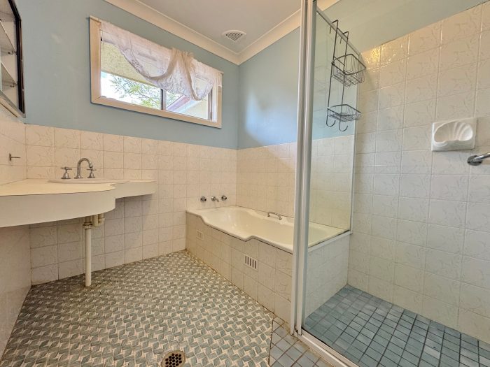 6 Watson St, Young NSW 2594, Australia