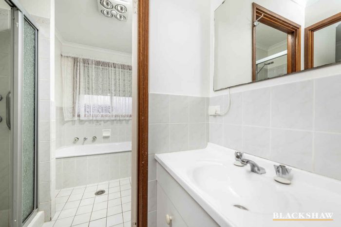 Unit 9/32 Were St, Cottage Grove, Calwell ACT 2905, Australia