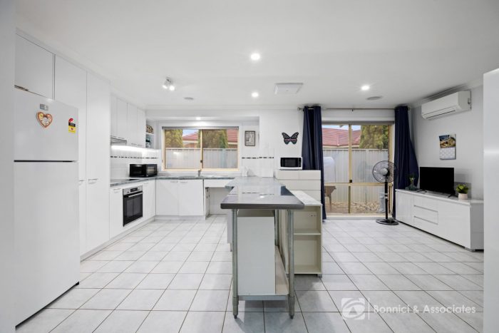 9 Donelan Ct, West Wodonga VIC 3690, Australia
