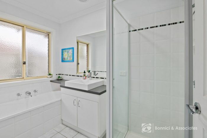 9 Donelan Ct, West Wodonga VIC 3690, Australia