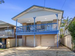 25A Montrose St, Mannering Park NSW 2259, Australia