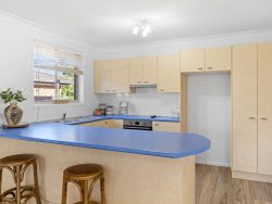 25A Montrose St, Mannering Park NSW 2259, Australia