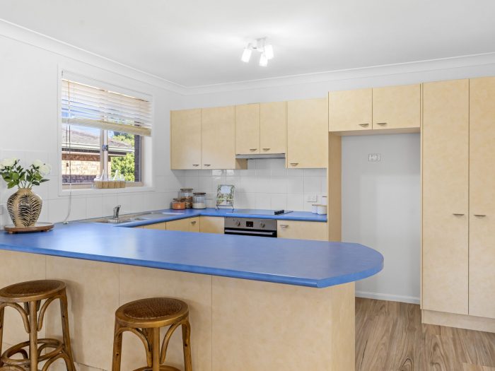 25A Montrose St, Mannering Park NSW 2259, Australia
