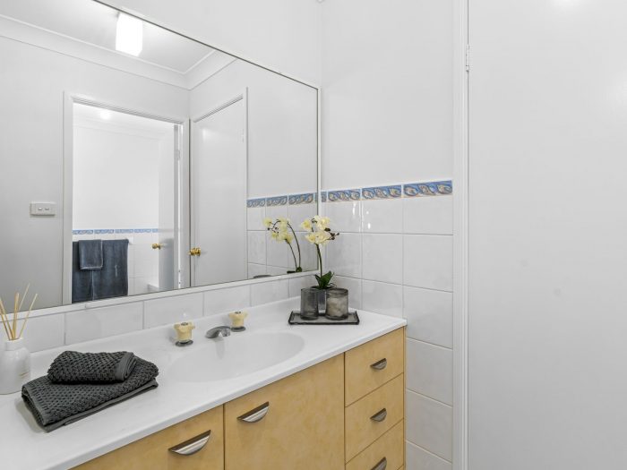25A Montrose St, Mannering Park NSW 2259, Australia