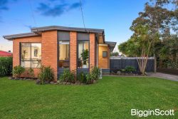 32 Bursaria Cres, Frankston North VIC 3200, Australia
