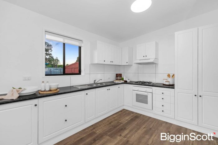 32 Bursaria Cres, Frankston North VIC 3200, Australia