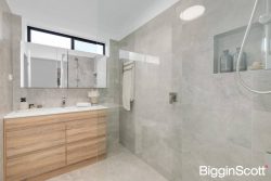 32 Bursaria Cres, Frankston North VIC 3200, Australia