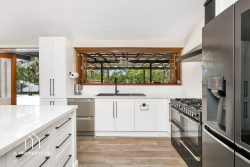 2 Awinya Cl, Empire Bay NSW 2257, Australia