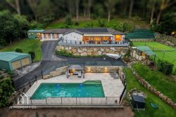 2 Awinya Cl, Empire Bay NSW 2257, Australia
