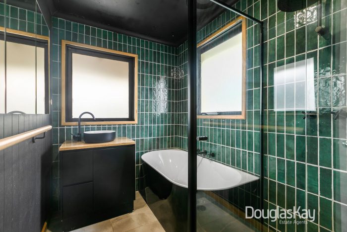 2 Berwick Ct, Sunshine West VIC 3020, Australia