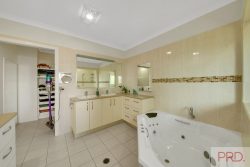 44 Booth Ave, Tannum Sands QLD 4680, Australia