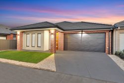 12 Merapi Grove, Truganina VIC 3029, Australia