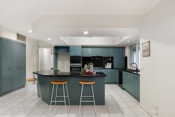 8 Chestnut Ct, Doncaster East VIC 3109, Australia