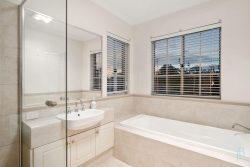 Unit 5/427 Riverton Dr E, Shelley WA 6148, Australia