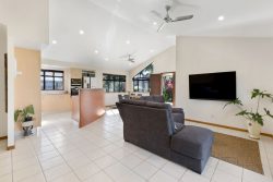 10 Dustwill St, Eimeo QLD 4740, Australia