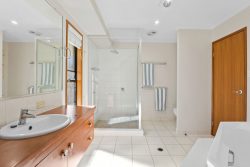 10 Dustwill St, Eimeo QLD 4740, Australia