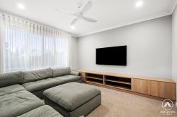 52 Hedge Ln, Greenbank QLD 4124, Australia