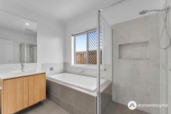 66 Hyde Dr, Yarrabilba QLD 4207, Australia