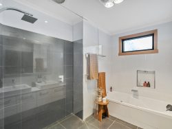 17 Jabez Cres, Lenah Valley TAS 7008, Australia