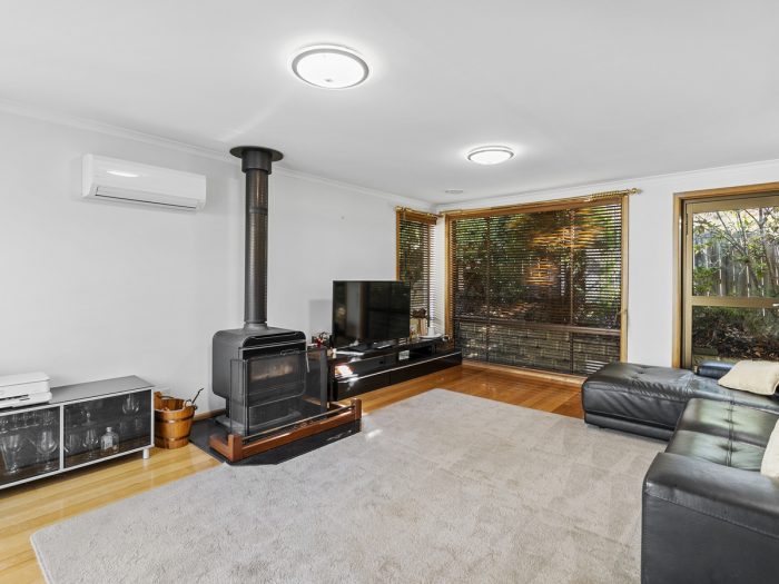 17 Jabez Cres, Lenah Valley TAS 7008, Australia