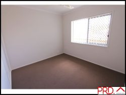 2 Jardine Cres, Boyne Island QLD 4680, Australia