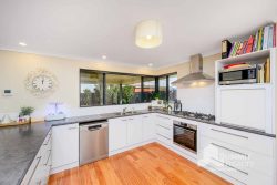 12 Kelston Way, Australind WA 6233, Australia