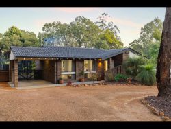 8 Leschenaultia St, Roleystone WA 6111, Australia