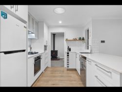 8 Leschenaultia St, Roleystone WA 6111, Australia