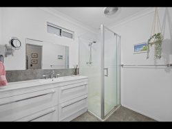5 Looranah St, Mount Nasura WA 6112, Australia