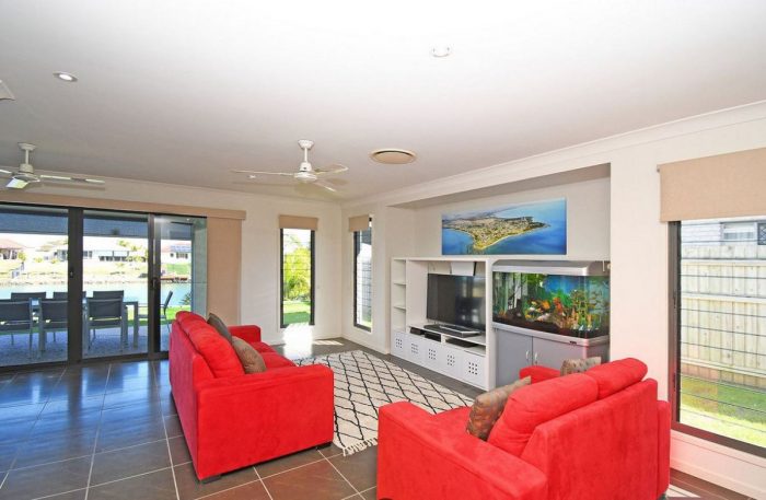 9 Lady Nelson Dr, Eli Waters QLD 4655, Australia