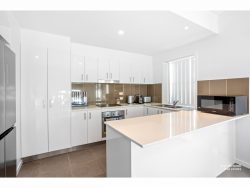 Unit 8/6 Currawong St, Norman Gardens QLD 4701, Australia