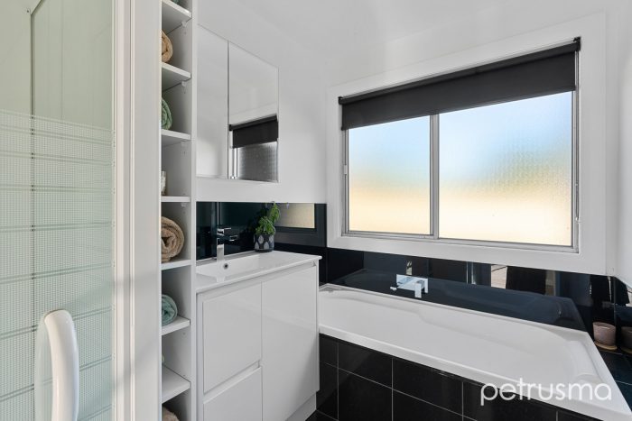 6 Nicholas Ave, Dodges Ferry TAS 7173, Australia