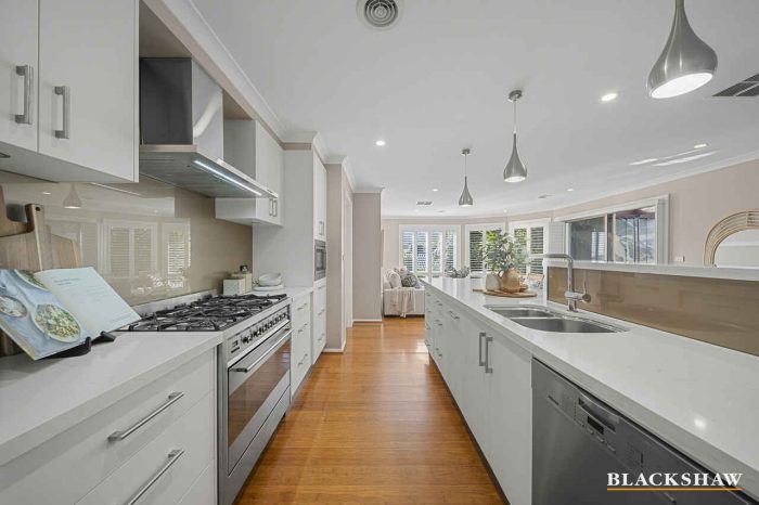 9 Orange Thorn Cres, Banks ACT 2906, Australia