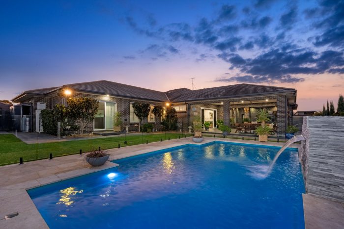 4 Pine Valley Cres, Luddenham NSW 2745, Australia